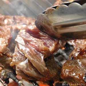 肉厚なのに柔らかい!!繁盛店串まつ屋タレに漬け込んだ豪華焼肉3点盛!! 写真3